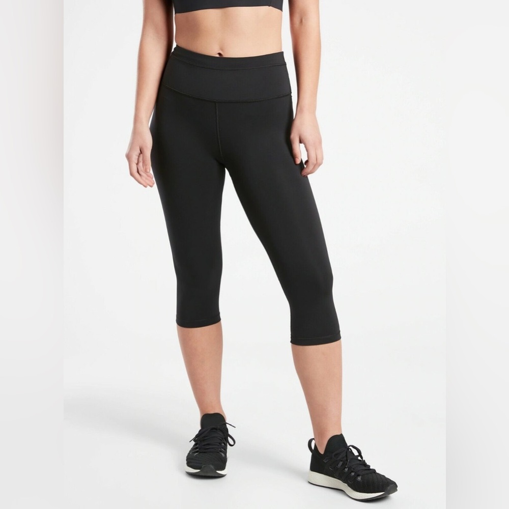 New! Athleta Accelerate Crop Leggings